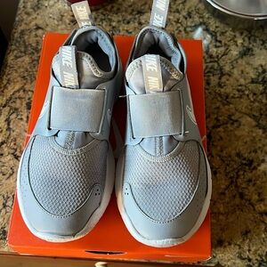 Nike Flex Runner 2 Slip On Sneakers!